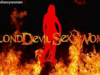 Wife Makes Bed Without Panties After Fucking