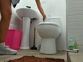 Latina teen 18+ in skirt shows perfect body as mi profesor de ingles enseña muy bien.