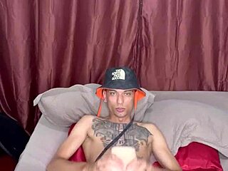 Thiago kelton comendo uma bunda de silicone no quarto