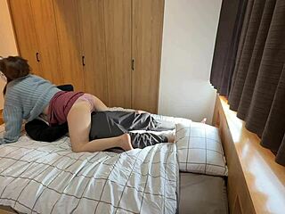 人妻とお互い濃厚に尽くし合う不倫sex