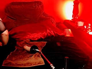 Huge Shemale With Big Ass Fucks Pussy And Ass With Buttplug