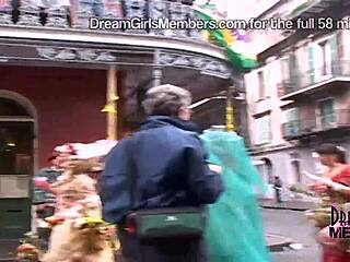 Oh Mann, ich liebe Necken mit riesigen Cumshots und Gaping in Cowgirl, besonders mit großem Arsch und Titten in dieser Anal-Geschichte Teil