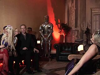 Эми Азура и Денице К закатывают секс-вечеринку с групповухой