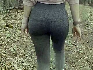 ma petite 18+ chatte emyangel in a web chat session