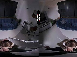 Rødhåret straffes med blowjob og håndjobb på raket fitte i dark room VR