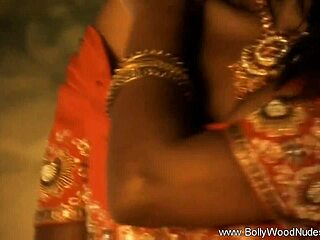 Sensual bollywood dancing babe 😍