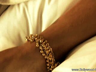 I'm trying to arouse my man with this mature brunette solo show