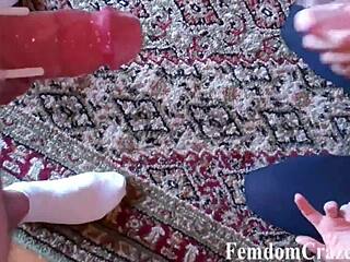 Tetas grandes naturales cabalgando vaquera y gemidos viendo tv para que no escuchen sus vecinos madre soltera cogiendo rico quiero lechazos en mis tetas