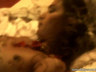 I'm trying to arouse my man with this mature brunette solo show