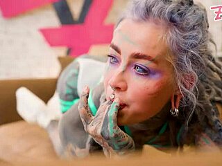 Gledao sam dreadlocks hipi porno zvezdu kako daje slinavo pušenje kurca i analnu vožnju