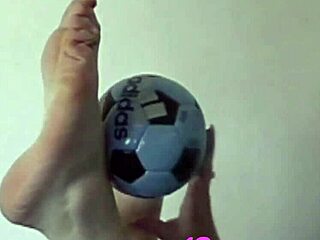 Hot teen 18+ redhead piper fawn shows off her pretty feet nude