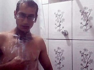 i leaked online showing off for the neighborhood girl, today i'm going to enjoy that tasty one