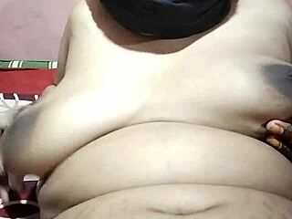 Harami Indian bhabhi shows off huge natural tits at home