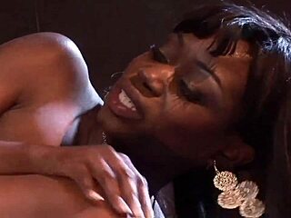 cocoa shanelle gets her body cared for by ebony brunette