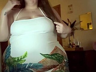 Luksusowa BBW Dostaje BBC w Fantazji o Zapłodnieniu