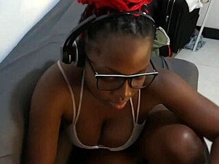 Ebony chick gave sloppy head while mentioning stepdaughter saw a bum - Jhodez1
