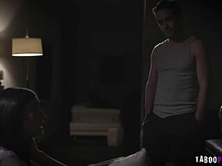 รู้สึกเหมือน Emily Willis เสียซิง ลุงใช้นิ้วและอมลึกหีนมน่ารักของเธอ