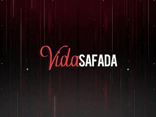 Comendo a novinha ne frente da lareira com creampie