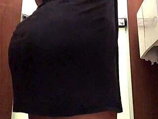 i, angel lima, masturbatin in the shoppin mall with a plug in my ass