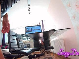 watch sexydeas spread her big curvy ass close up 😍