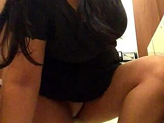 i, angel lima, masturbatin in the shoppin mall with a plug in my ass