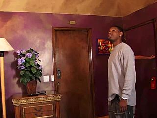 Я люблю делить большой черный хуй с Jada и Syren в тройке