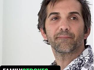 Felfedezem a forró szexet a kanos mostohaapával, aki oldalról basz