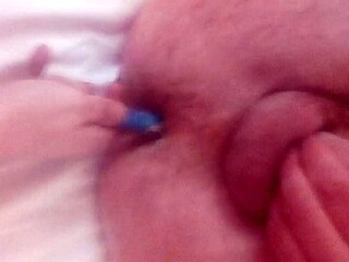Quer ver essa chupada safada com anal e punheta na bunda?