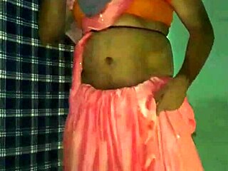 Hot Mujra Dance In Saree By Seductive Shemale