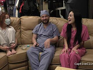 亚洲妹子戴乳胶手套深喉呻吟