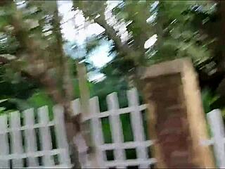 Casada Gostosa Seduces Farm Guard with Blowjob, Then Screws at Her Place
