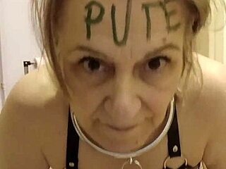 2025 03 26 niewolnica f służąca liże wc. związana w bondage bdsm niewolnica milf dupa zgięta nad toaletą naturalne cycki !!