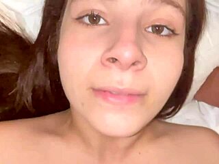 Красива латина мадама взема голям хуй в тесния си задник