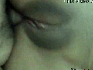 Обильная горячая сперма на красивом лице брюнетки-подростка 18+