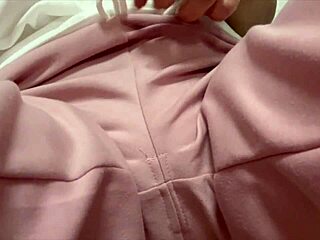 Subtívne túžby o 3 ráno s ázijskou amatérskou sólo