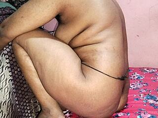 Desi Muslim college girlfriend gets wild with boyfriend in steamy room session