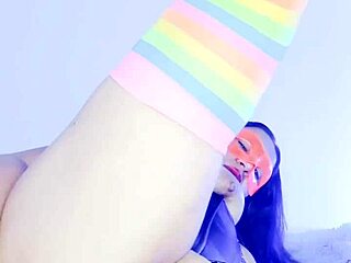 madrastra puta latina colombiana seduce hijastro con cameltoe gigante