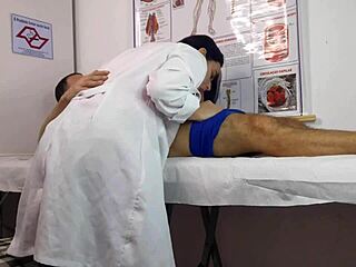 O Pau Levantou Na Frente Da Enfermeira