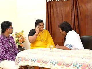 Siapa yang Nolak Tante Gendut Kaya Gini, Ciuman Mesra Banget