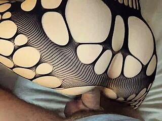 Hot teen gives blowjob and dogstyle fuck!