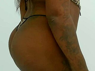 Espero Les Guste: Big Ass Crossdresser Shows Off Stunning Curves in Tight Outfit