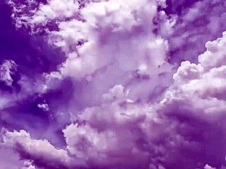 미녀가 아시아 란제리와 작은 18+ 가슴으로 첫 경험 보여줘