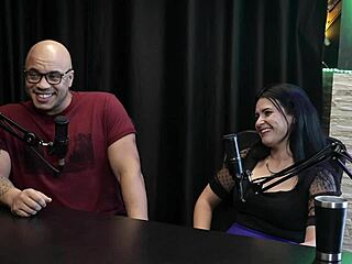 Ela Ajudou Todos a Gozar em Dogging Público - Casal Hush
