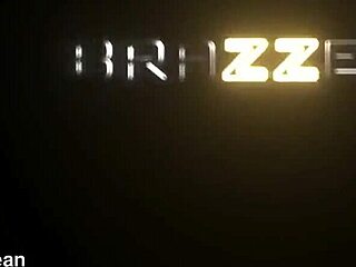 برونيت مثقوب ليلي ستارفاير يُنيك وجهها ويُقذف عليها في شبكات السمك