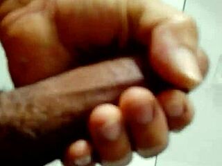 Καυτές μαστορβούν άγρια εξερευνώντας κορμιά με οργασμούς