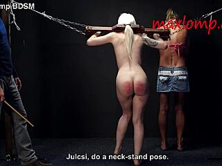 哦，天哪，这个虐待变态家伙在 kinky bdsm session 中用藤条抽打那个金发宝贝的小 18+ 屁股。