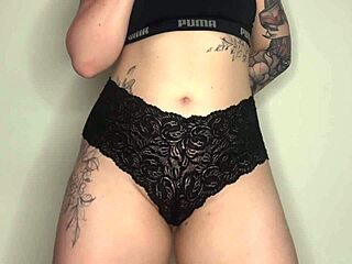 Indisk amateur flirter med saftig cameltoe