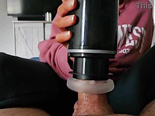 Amatør kone bruger masterbator på liderlig nabo i POV