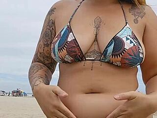 estou usando calcinha na praia pra chamar atenção