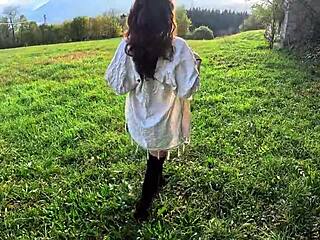 Beautiful Babe Strips Naked in Nature for Neighbors